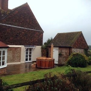 Pre-loved hot tub to West Sussex, October 2014